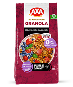 Granola with strawberries and blueberries without white sugar
