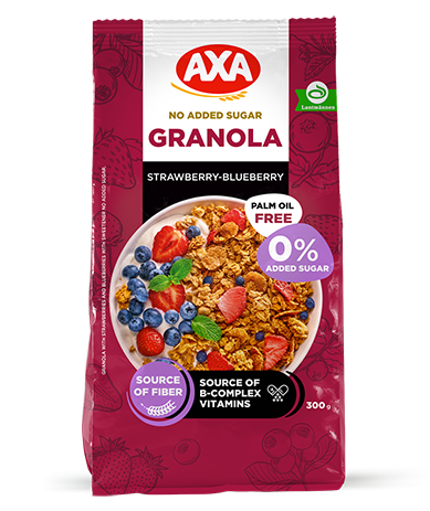Granola with strawberries and blueberries without white sugar